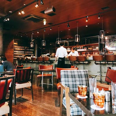 テーブル 2人 黒 店舗 飲食店 スナック バー Girls Dining Bar Z/X(ダイニングバーゼクス)のアルバイト