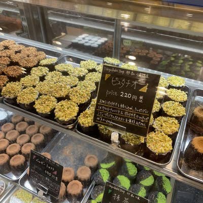 スイーツです。 🧀🎁オリジナルの青い箱入り！思わず何個も食べたくなる絶品