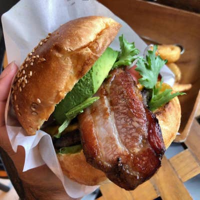 フライドバーガー ザ・シンプソンズのハンバーガーにインスパイアされた