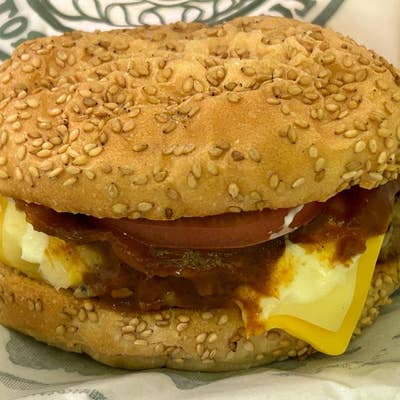 函館グルメ】ご当地ハンバーガー全国No.1に輝く『ラッキーピエロ