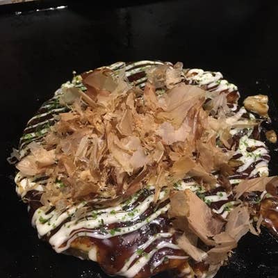 もんじゃ焼き なんじゃもんじゃの樹 もんじゃ焼きの焼き方 - YouTube