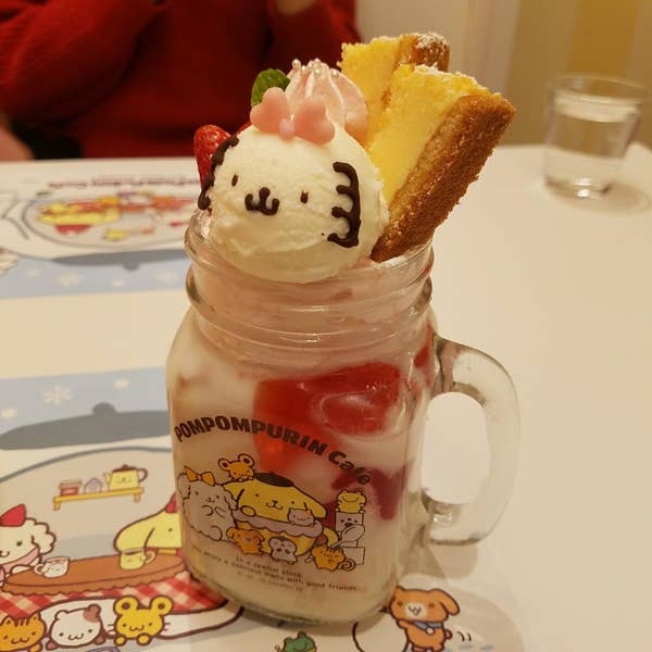 ポムポムプリン  カフェ  横浜  6個セット  マカロン  マフィン等 ポムポムプリンカフェ」マカロン＆ぐでたまと仲良くコラボ