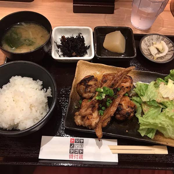 【レッド】ことりのお食事処 Hitomi.Yさんの口コミ （ランチ）：四国 骨付鶏 トリヤノシゴト