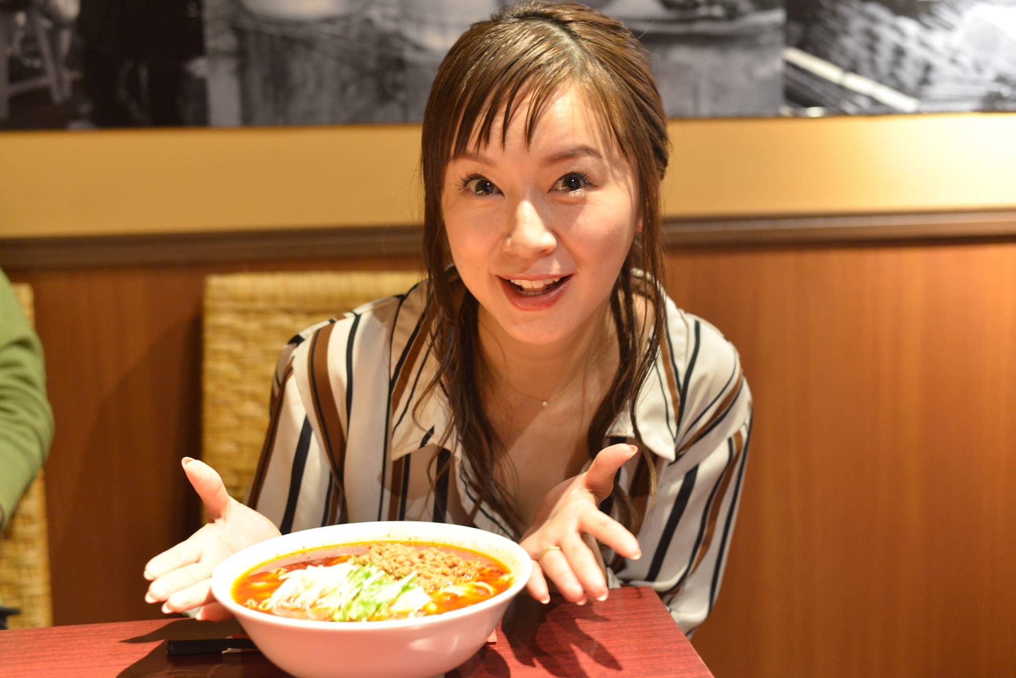 k[Ď|  [194767121]->摜>12 