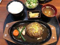 手造りハンバーグの店 テクテク紅茶やさんの向いにある手作りハンバーグの店 箕面