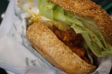 ラッキーピエロ 峠下総本店 再訪 単品で食べても美味しい 甘めのタレが絡まった 函館