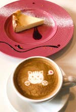 C2 Cafe カフェラテ500円とチーズケーキ400円 猫のラテ 琴似 C2 Cafe カフェラテ500円とチーズケーキ400円 猫のラテ 琴似