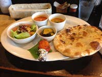 Gara スパイスレストラン 池袋店 レーズンのナン カレーはあまり辛さは感じない ナンをちぎると中が 池袋西口