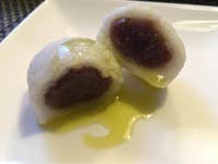 たねや日牟禮茶屋 たねや さんのオリーブ大福 淡いオリーブ色の箱の 近江八幡 たねや日牟禮茶屋 たねや さんのオリーブ大福 淡いオリーブ色の箱の 近江八幡