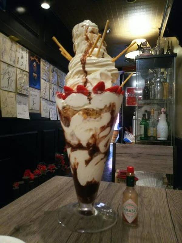 王様とストロベリー キングパフェ イチゴ 生クリーム元祖キングパフェ