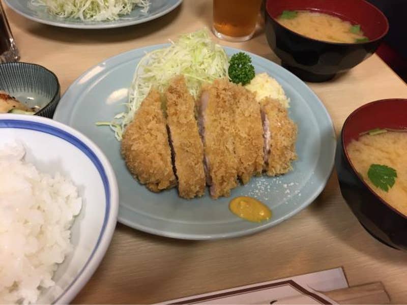 とん八亭「うわさ通りの名店ぶり〜ランチ限定のカツライスは、手...」：上野