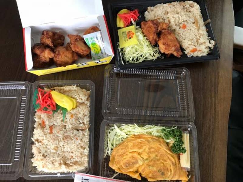 ドライブイン 鳥 伊万里店 お持ち帰りで頂きました とりめしはあっさりしてか 伊万里 ドライブイン 鳥 伊万里店 お持ち帰りで頂きました とりめしはあっさりしてか 伊万里