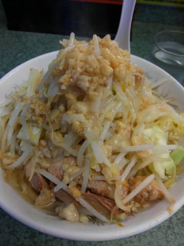 ラーメン二郎 新宿小滝橋通り店 ラーメン二郎ビギナーに打って付け 安定のライト 新宿西口