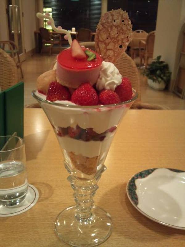 マウナケア コーヒーラウンジ ホテル内のカフェなのでカウンター テーブルを含め 品川