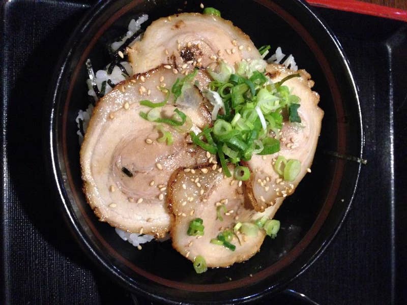 むーにゃん　ラーメンではありません！ Slurping down the Shin-Jiro-style ramen with thick, firm