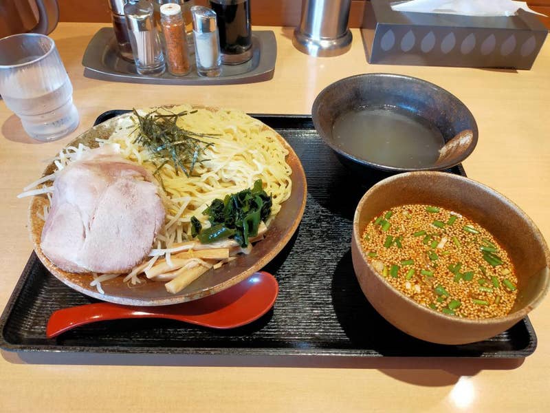ラーメン丸 Ramen at Kameari Station] Ramen ○ Suga Slurping down the