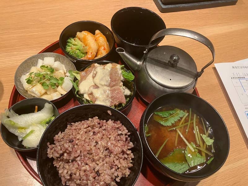 Happy Dining-room プレート　7枚　ブラウン　茶色　飴色　カフェ Amazon｜金正陶器 ディック・ブルーナ 「 ミッフィー 」 皿