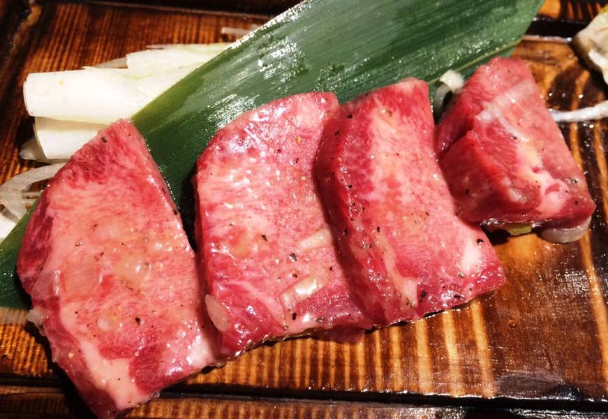 焼肉の女 綾門寺赤奈 1 毎週水曜日は定食の日！ オレンジののぼりが見えたら 赤門へどうぞ