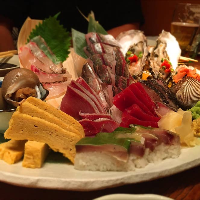 豪華な『刺し盛り』。これだけ乗って1,980円とは安い!/アベ ソラオさんの投稿より