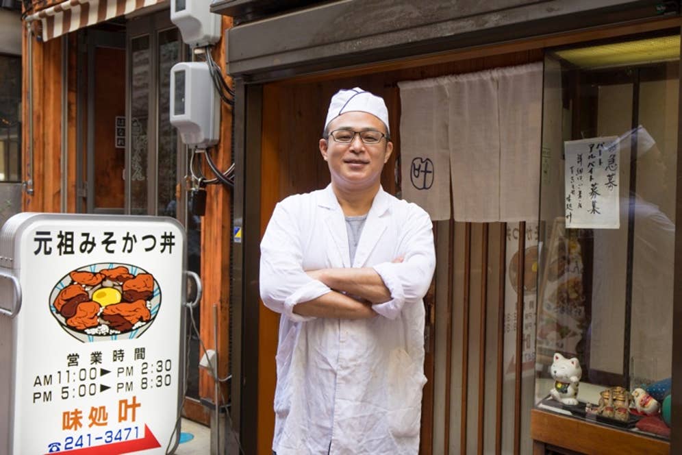 二代目店主の杉本徳雄さん。