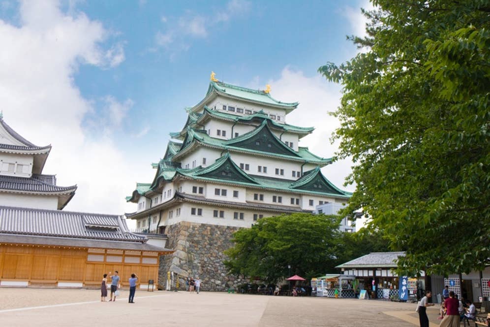 名古屋といえば名古屋城。国内外から多くの観光客が足を運んでいます。